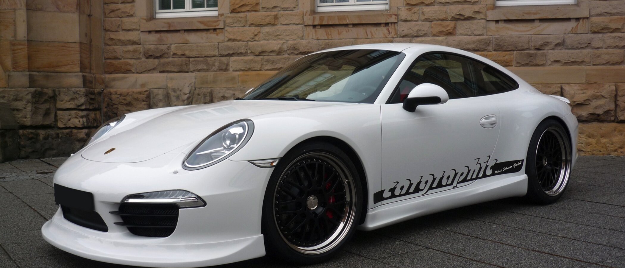 911